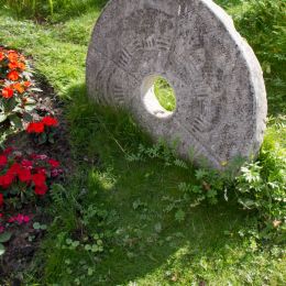 Ornementalmillstone