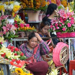 Flowershopatthemarket