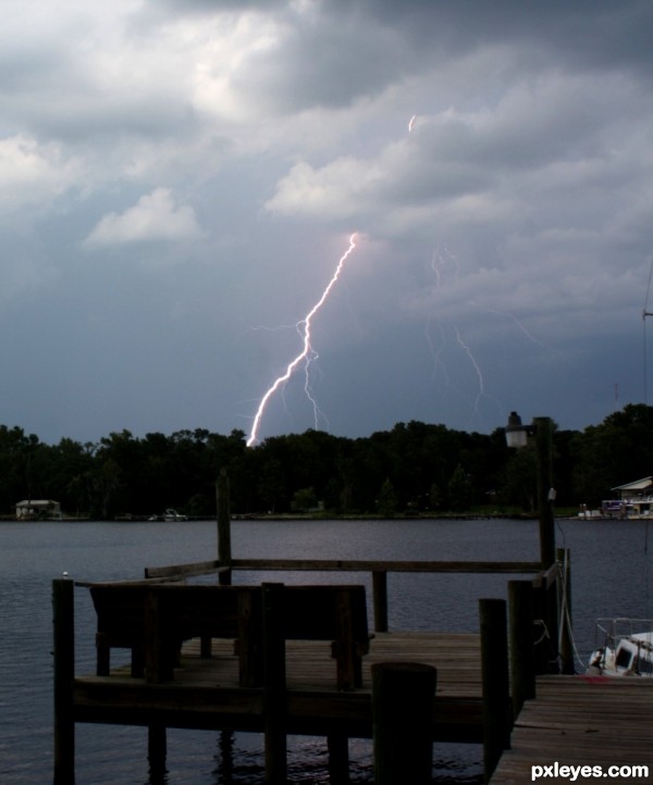 There be a storm a brewin!