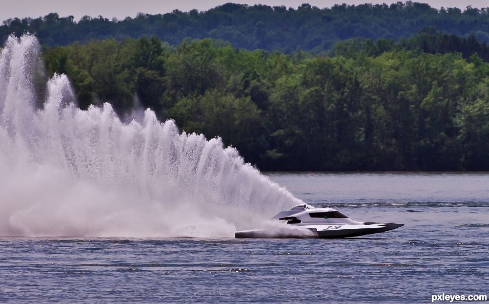 Roar on the Lake