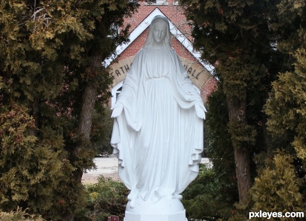 Statue in White 1