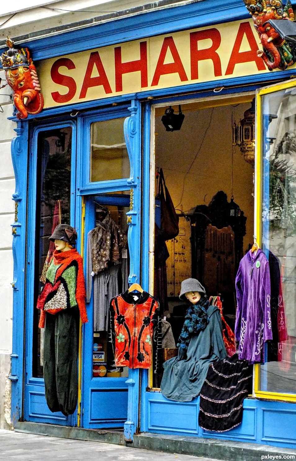 Retro Clothes Shop