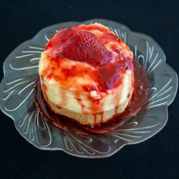 cheesecake with strawberries