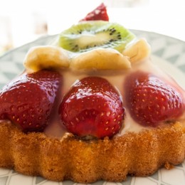 tart with fresh fruit