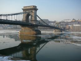 LÃ¡nchÃ­d (Chain bridge)