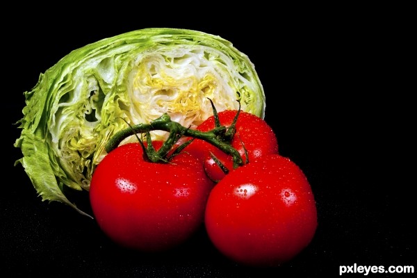 Lettuce & Fresh Vine Tomato