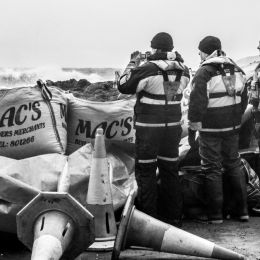 Coastguardswatchingforthehightide