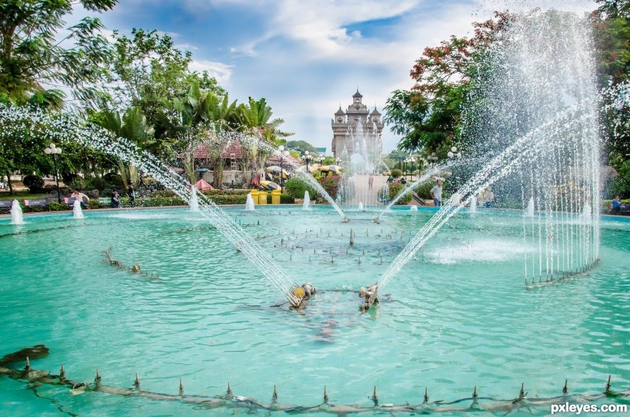 Patuxai Park fountain 