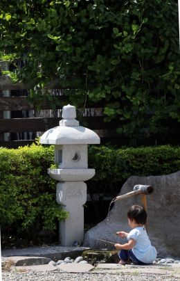 Entry number 108753 Young girl playing under tap, Lukang, Paiwan