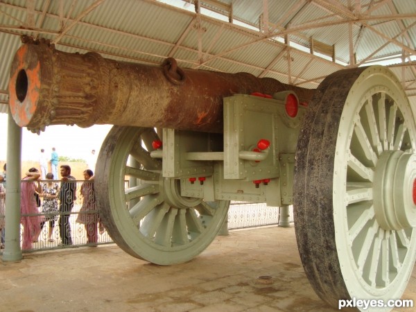 Worlds Biggest wheeled cannon