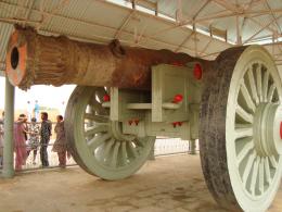 Worlds Biggest wheeled cannon