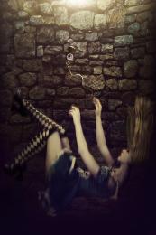 Alice Falling