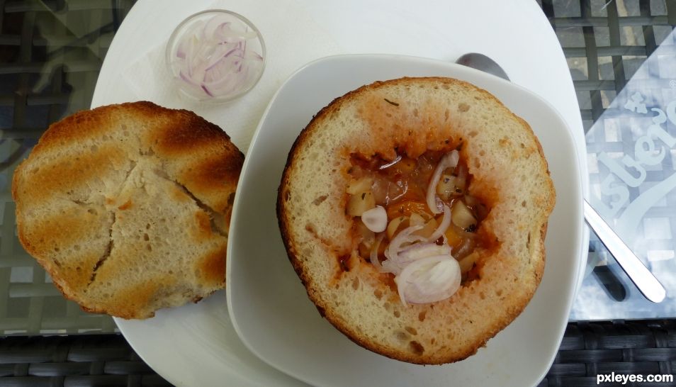 Ciorbă de legume în pâine - Vegetable soup in bread (Romania)