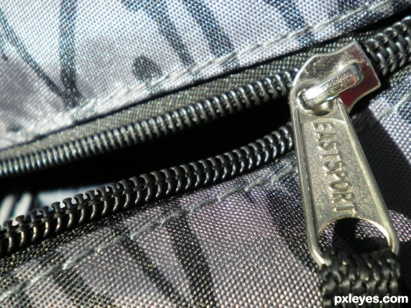 backpack zipper